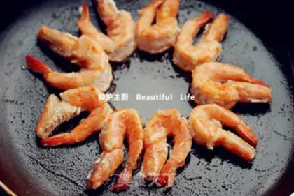 Make Thai red curry shrimp step 2