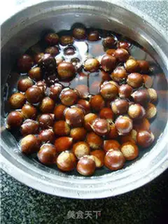 Make A flat pot of honey chestnuts step 0