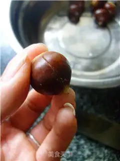 Make A flat pot of honey chestnuts step 1