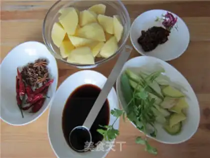 Make Spicy potato chicken step 1
