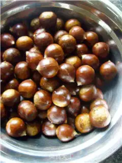 Make A flat pot of honey chestnuts step 2