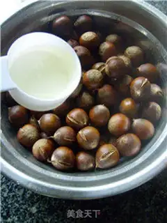 Make A flat pot of honey chestnuts step 4