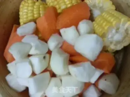 Make Carrot corn ribs soup step 1