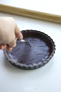 Make Red tea and white chocolate mousse pie step 11