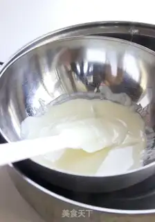 Make Red tea and white chocolate mousse pie step 13