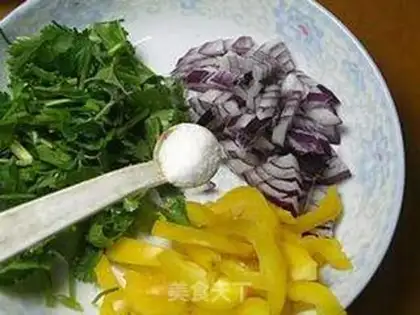 Make Shrimp spinach salad step 2