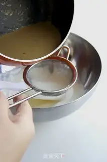 Make Red tea and white chocolate mousse pie step 16