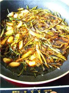 Make Garlic onion noodles step 6