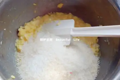 Make Coconut daisies step 1