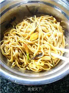 Make Garlic onion noodles step 9