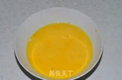 Make Scrambled eggs step 1