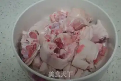 Make Revealing pig hands step 0