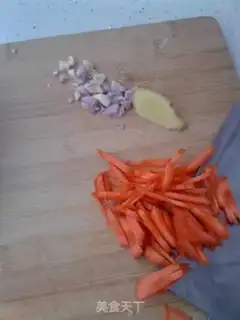 Make Sour cucumber fried meat step 0