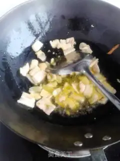 Make Sour cucumber fried meat step 3