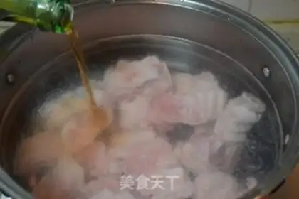 Make Revealing pig hands step 6