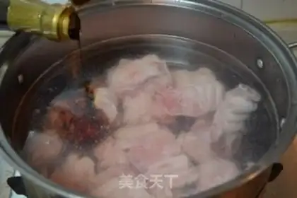 Make Revealing pig hands step 7