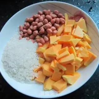 Make Peanut pumpkin porridge step 0