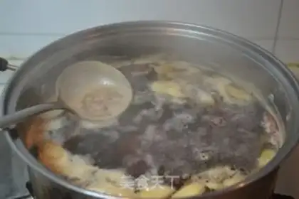 Make Revealing pig hands step 10