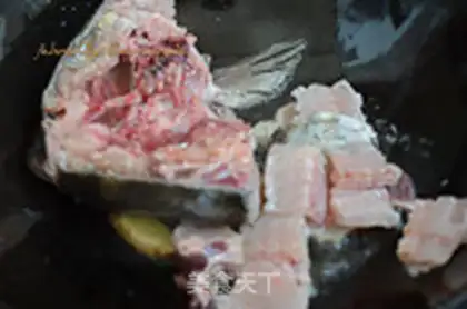 Make Fish bone and vegetable soup step 1