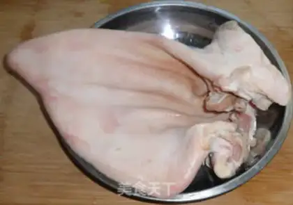 Make Spicy red oil pig ears step 0