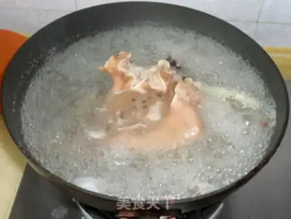 Make Spicy red oil pig ears step 1