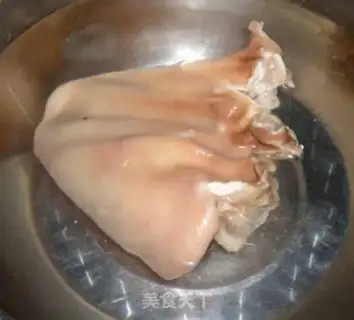 Make Spicy red oil pig ears step 2