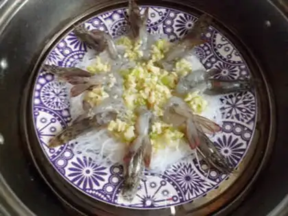 Make Garlic fan steamed shrimp step 12