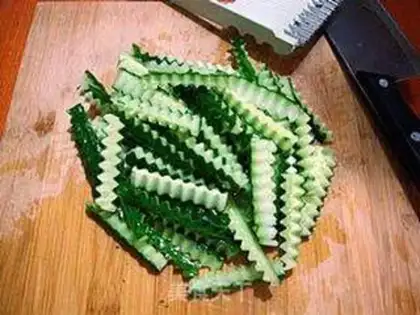Make Spicy cucumbers fire the fish step 1