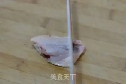 Make Three-juice chicken wings step 0