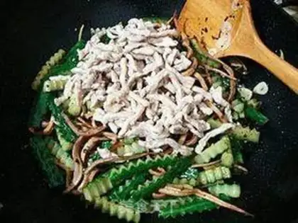 Make Spicy cucumbers fire the fish step 11