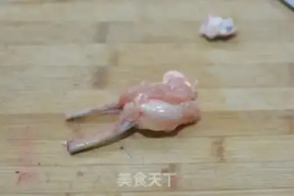 Make Three-juice chicken wings step 3