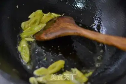Make Three-juice chicken wings step 11
