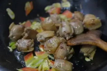 Make Three-juice chicken wings step 13