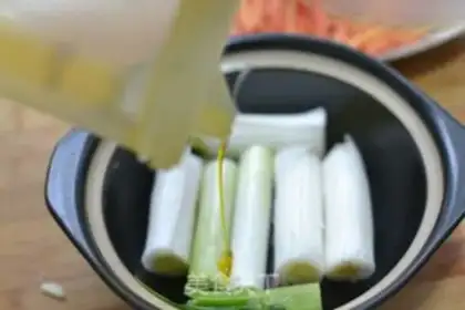 Make Three-juice chicken wings step 16
