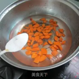 Make Eggs carrotdeen step 1