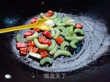Make Celery fried eggs step 4