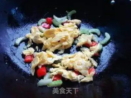 Make Celery fried eggs step 5
