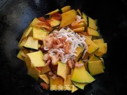 Make Pumpkin burns seafood step 1