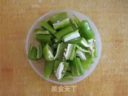 Make Hot pepper fried chicken heart step 1