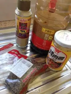 Make Black pepper pork step 1