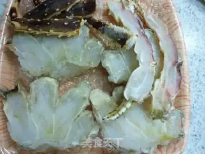 Make The salad sauce roasted the king crab step 1