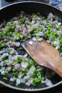 Make Green pepper onion onions step 4