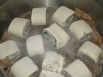 Make Black sesame sauce cinnamon rolls step 9