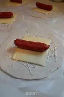 Make Skin cheese sausage rolls step 2