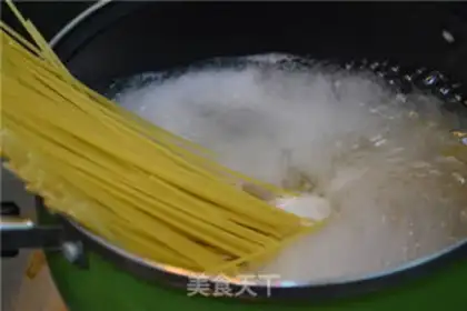 Make Tomato shrimp pasta step 3