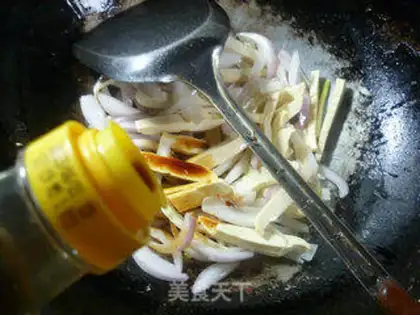 Make Onion fried tofu dry step 2