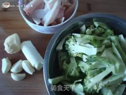 Make The broccoli fried the crib step 0
