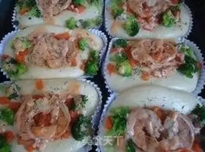 Make Shrimp vegetable salad bread step 20