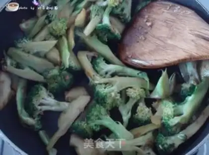 Make The broccoli fried the crib step 8