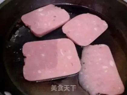 Make Cuppie ham sandwich step 4